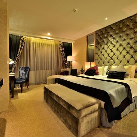 Amaroossa Grande Hotel Bekasi Kültér fotó