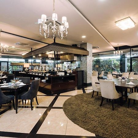 Amaroossa Grande Hotel Bekasi Kültér fotó
