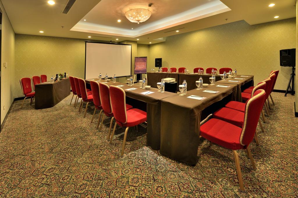 Amaroossa Grande Hotel Bekasi Kültér fotó