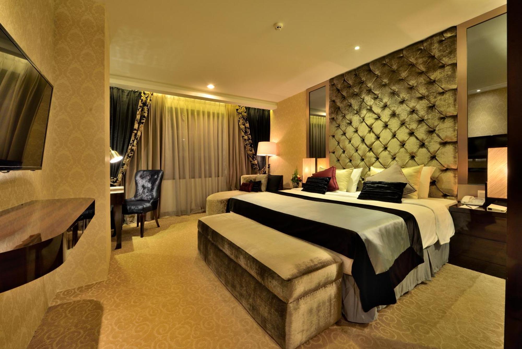 Amaroossa Grande Hotel Bekasi Kültér fotó