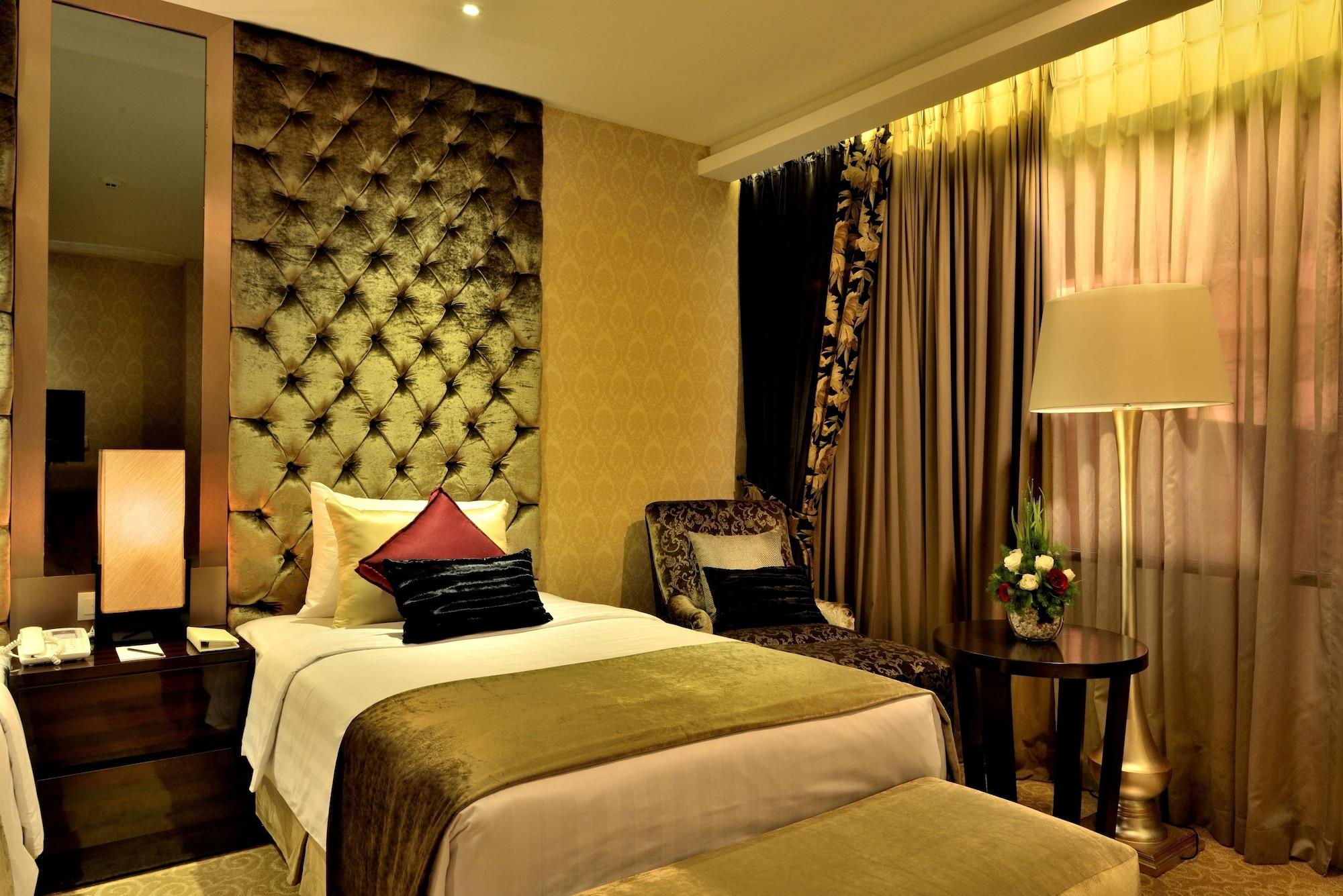 Amaroossa Grande Hotel Bekasi Kültér fotó