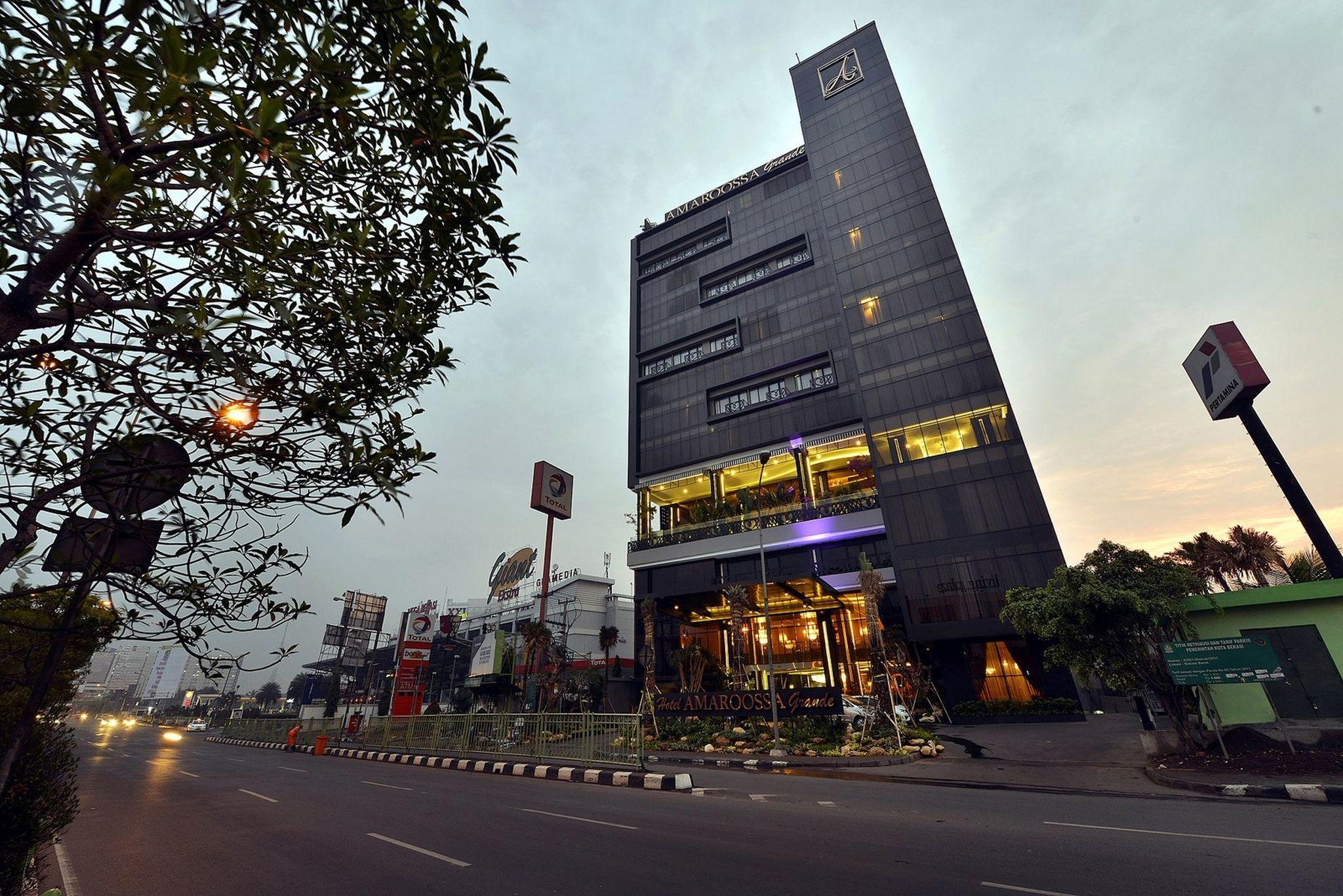 Amaroossa Grande Hotel Bekasi Kültér fotó