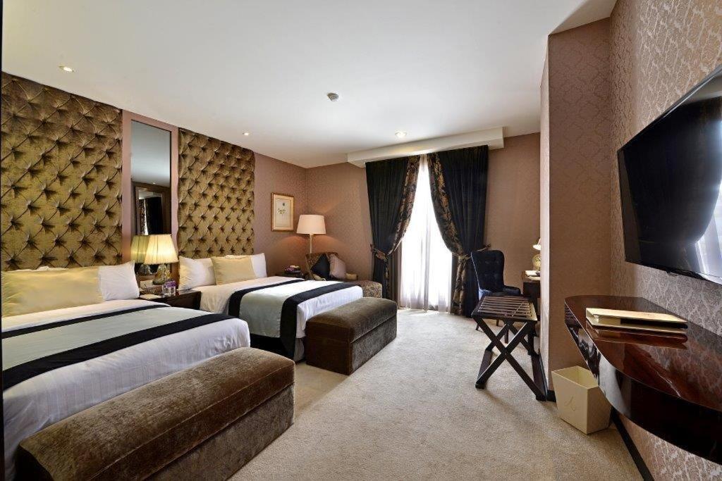 Amaroossa Grande Hotel Bekasi Kültér fotó