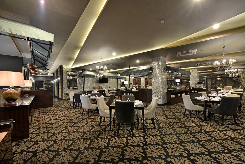 Amaroossa Grande Hotel Bekasi Kültér fotó