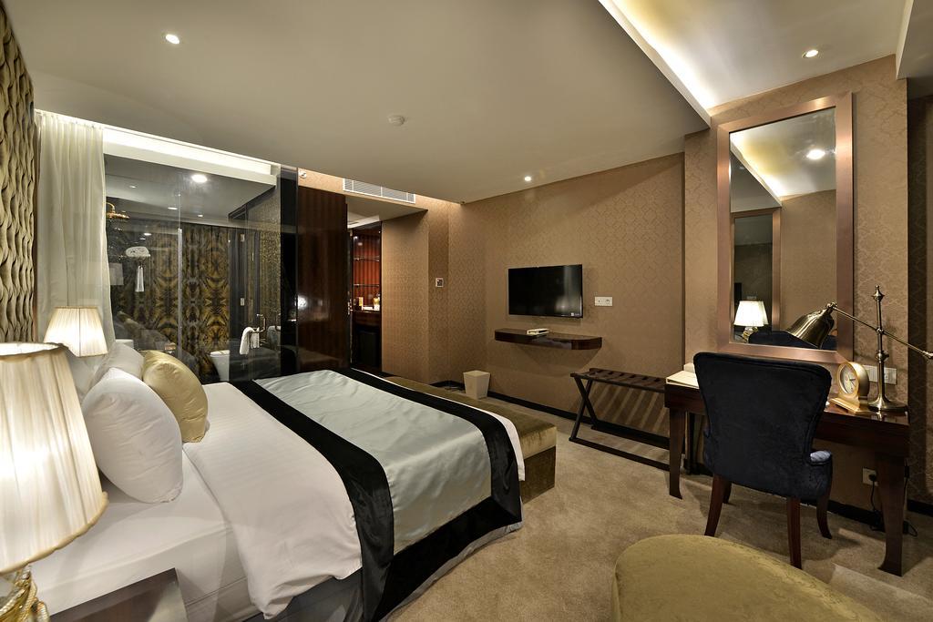 Amaroossa Grande Hotel Bekasi Kültér fotó