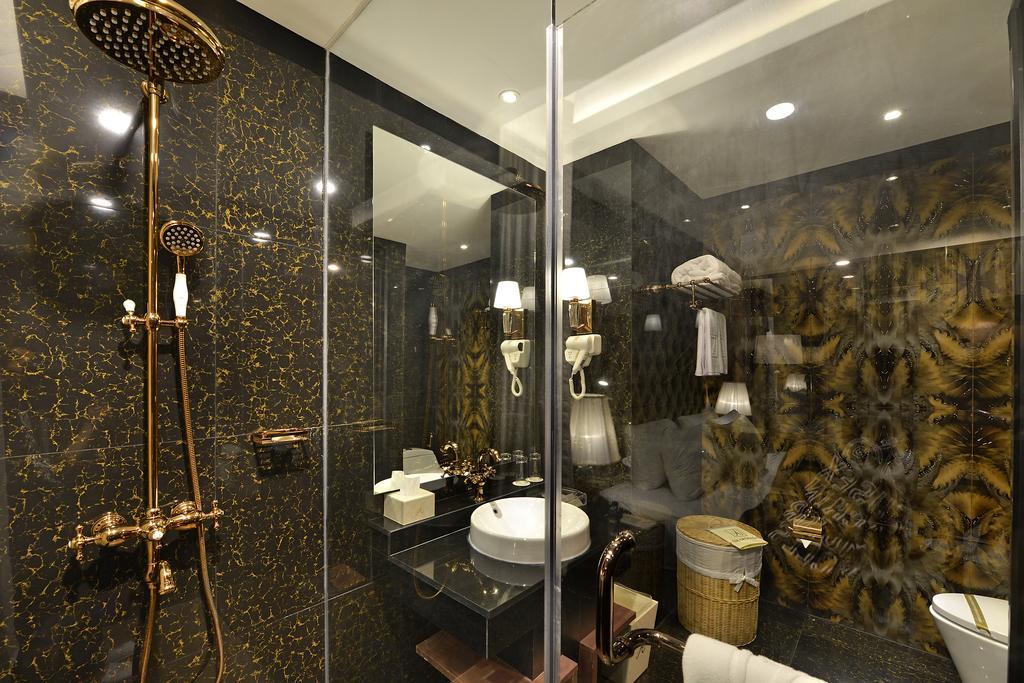 Amaroossa Grande Hotel Bekasi Kültér fotó