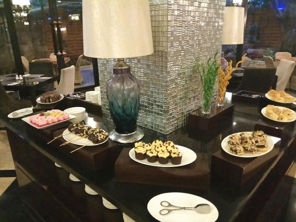 Amaroossa Grande Hotel Bekasi Kültér fotó