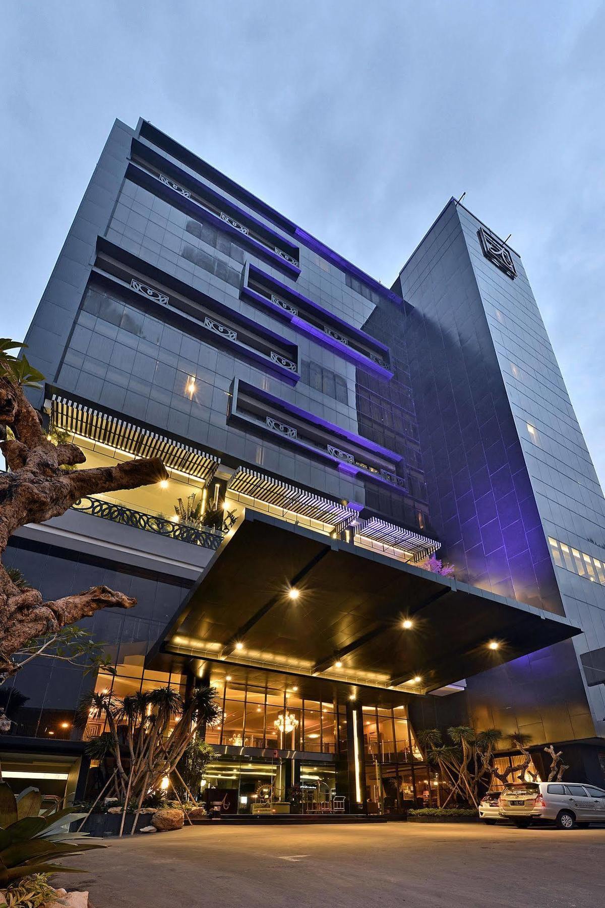 Amaroossa Grande Hotel Bekasi Kültér fotó