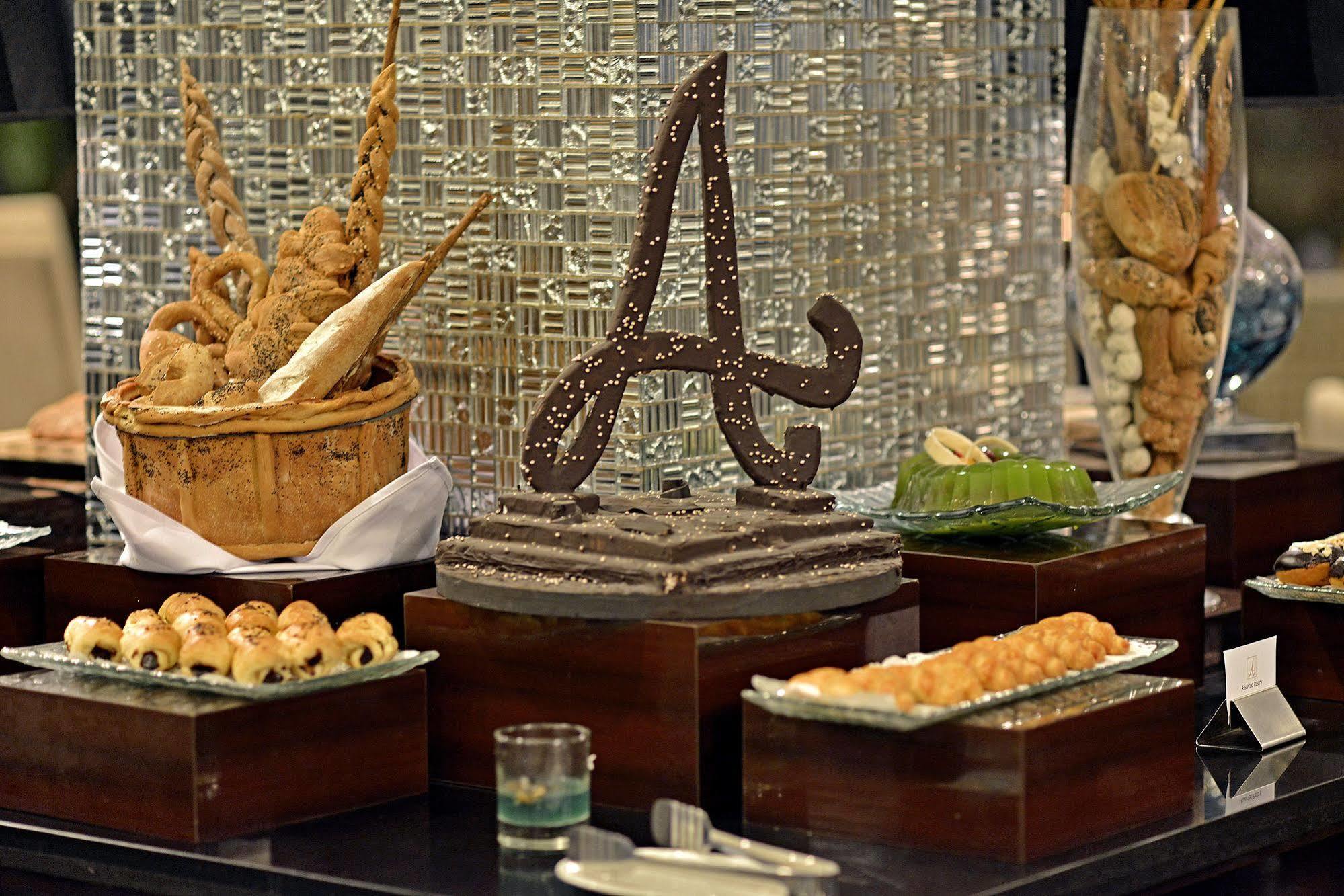 Amaroossa Grande Hotel Bekasi Kültér fotó