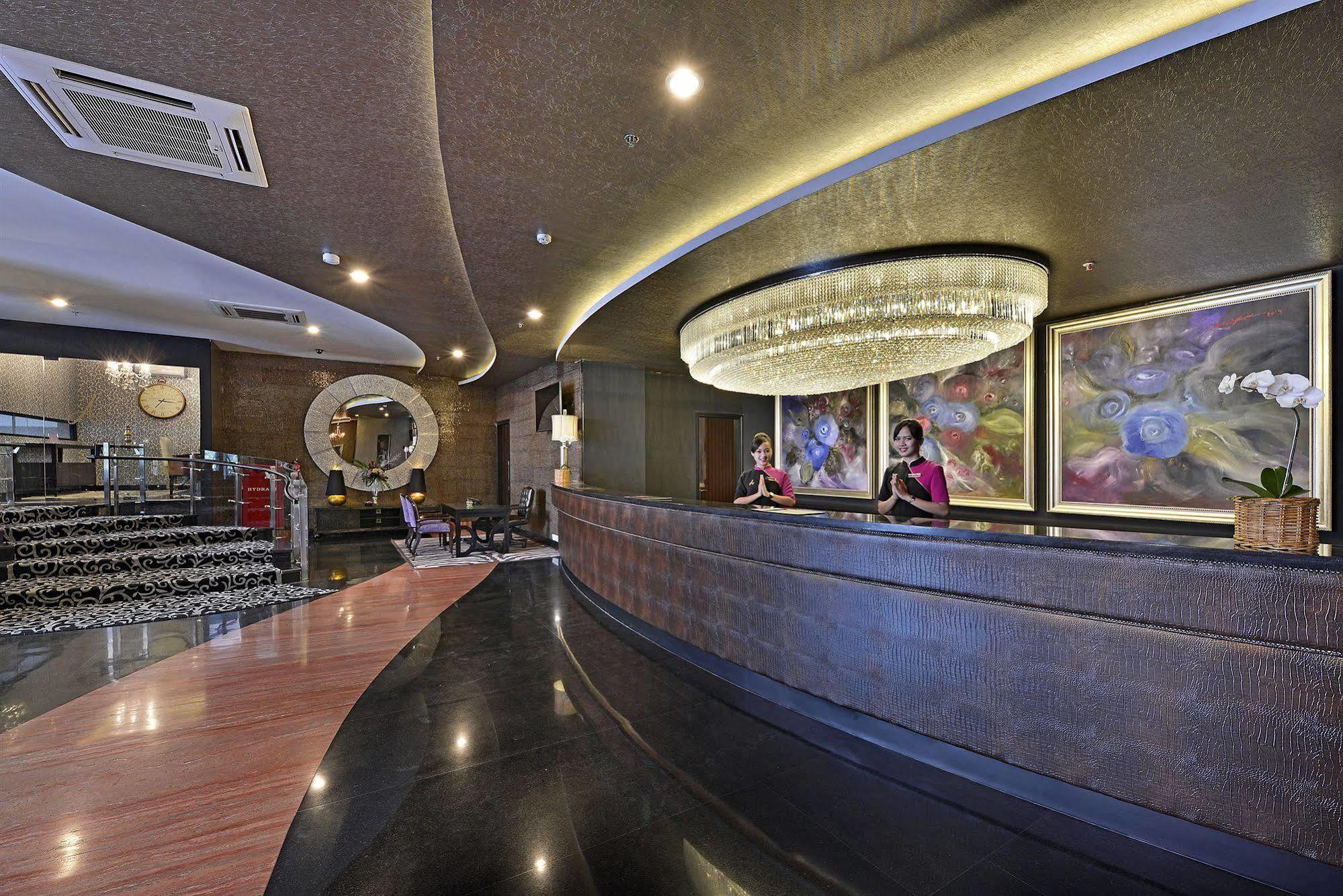 Amaroossa Grande Hotel Bekasi Kültér fotó