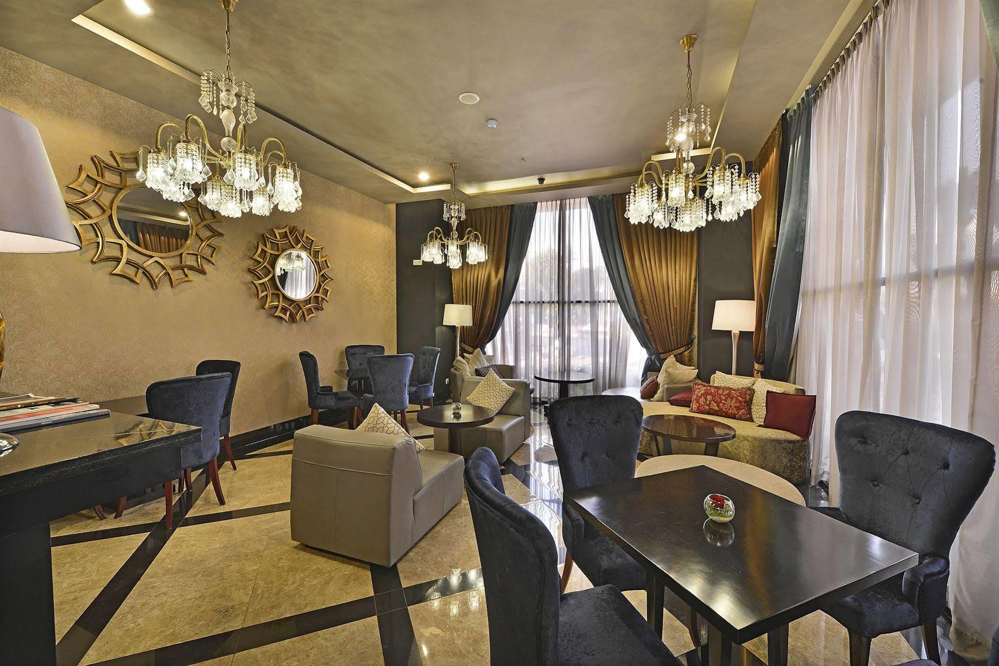 Amaroossa Grande Hotel Bekasi Kültér fotó