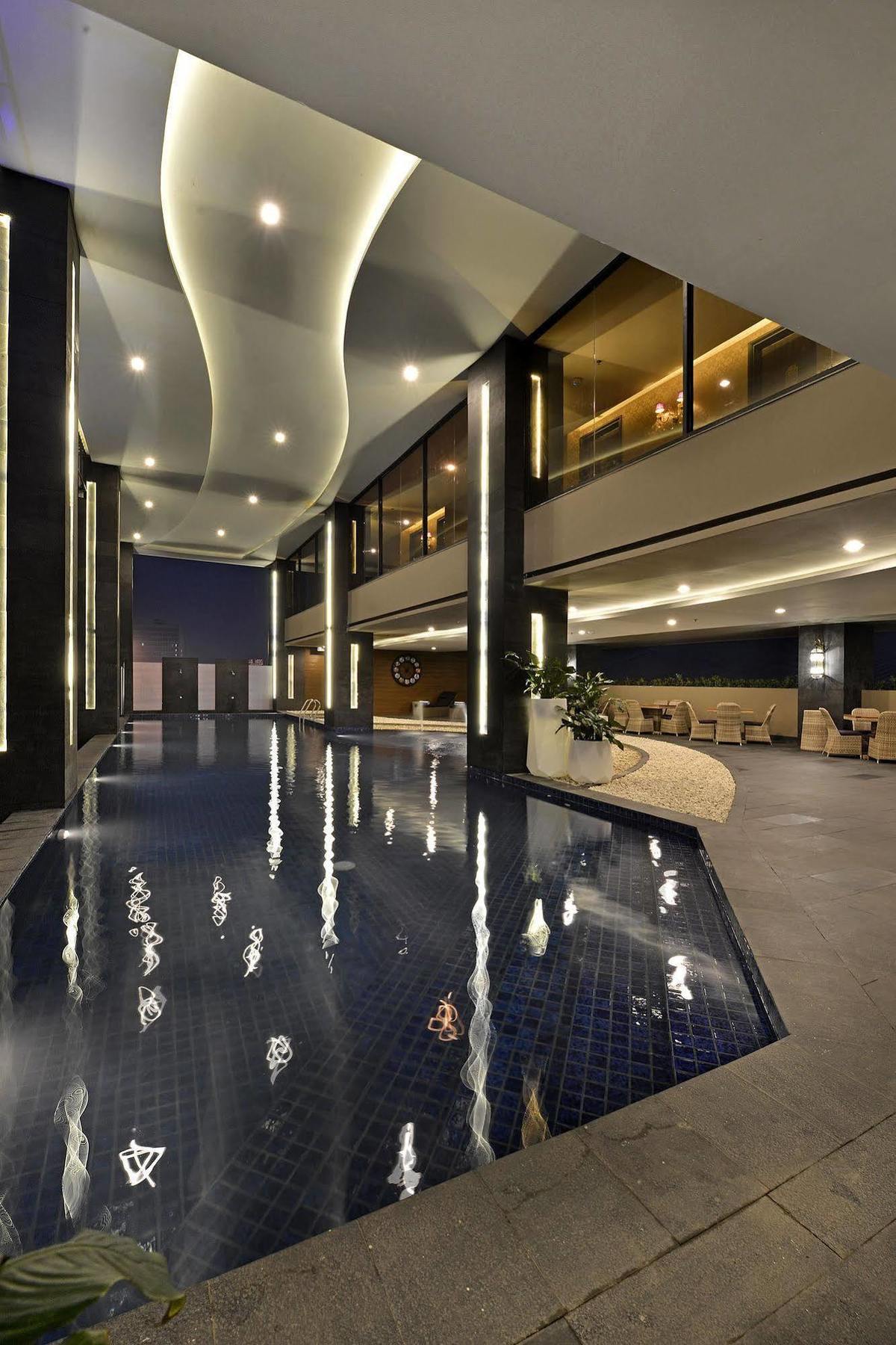 Amaroossa Grande Hotel Bekasi Kültér fotó